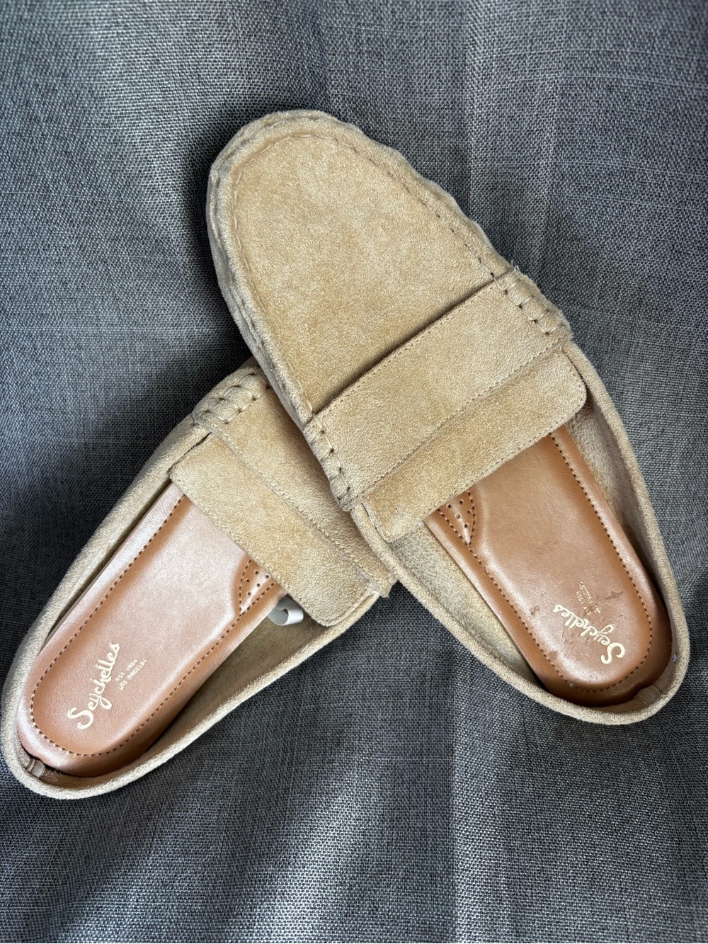 Seychelles woman’s size 10W   Suede slides  in Beige